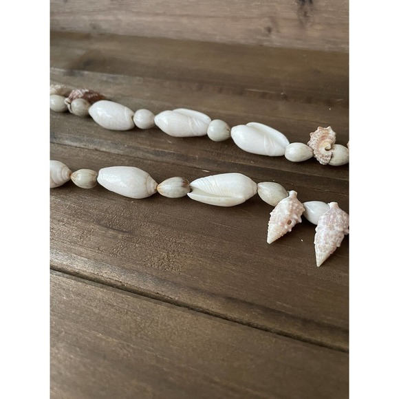 Vintage Shell Lei - Necklace - Rare LARGE Shells - 30” - Picture 7 of 8